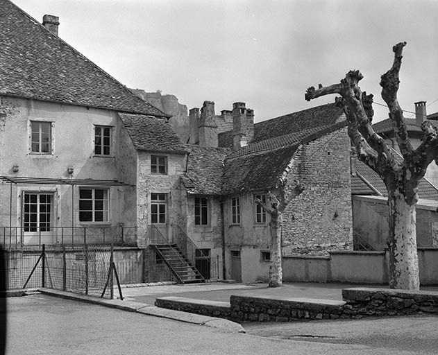 Vue générale de la 2ème cour. © Région Bourgogne-Franche-Comté, Inventaire du patrimoine