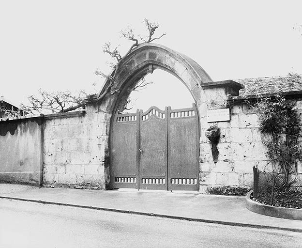 Portail vu de face. © Région Bourgogne-Franche-Comté, Inventaire du patrimoine