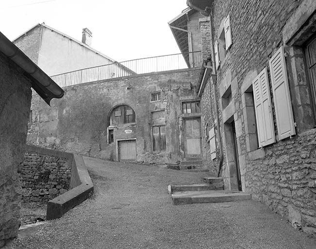 Vue d'ensemble des élévations rue du Charri. © Région Bourgogne-Franche-Comté, Inventaire du patrimoine