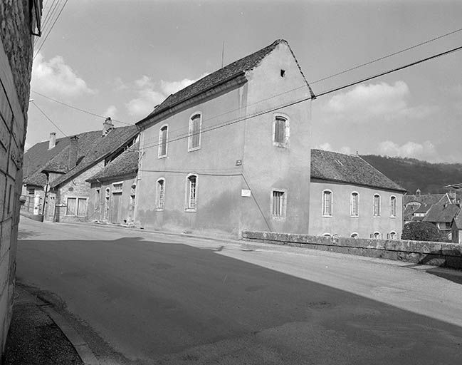 Vue générale depuis la rue. © Région Bourgogne-Franche-Comté, Inventaire du patrimoine Vue générale depuis la rue. © Région Bourgogne-Franche-Comté, Inventaire du patrimoine