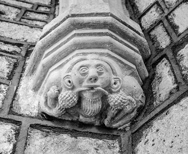 Intérieur : détail culot, mur ouest du choeur, à gauche. © Région Bourgogne-Franche-Comté, Inventaire du patrimoine