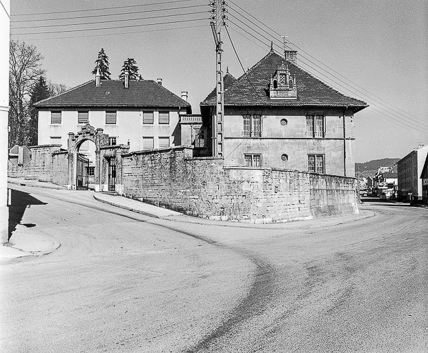 Vue d'ensemble depuis la rue. © Région Bourgogne-Franche-Comté, Inventaire du patrimoine