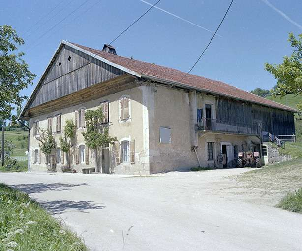 Façades antérieure et latérale droite. © Région Bourgogne-Franche-Comté, Inventaire du patrimoine