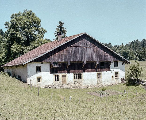 Façades antérieure et latérale droite. © Région Bourgogne-Franche-Comté, Inventaire du patrimoine