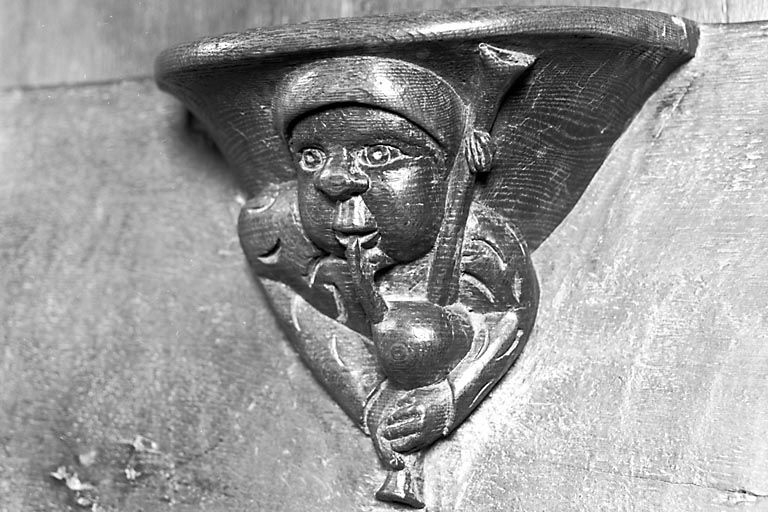 Miséricorde de la stalle haute sud n° 9. © Région Bourgogne-Franche-Comté, Inventaire du patrimoine