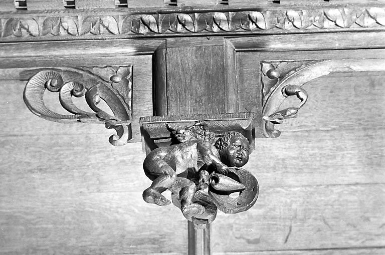 Statuette de la retombée n° 12 des stalles nord. © Région Bourgogne-Franche-Comté, Inventaire du patrimoine