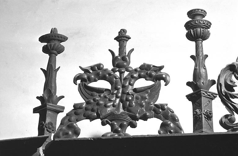 Couronnement n° 1 des stalles nord. © Région Bourgogne-Franche-Comté, Inventaire du patrimoine