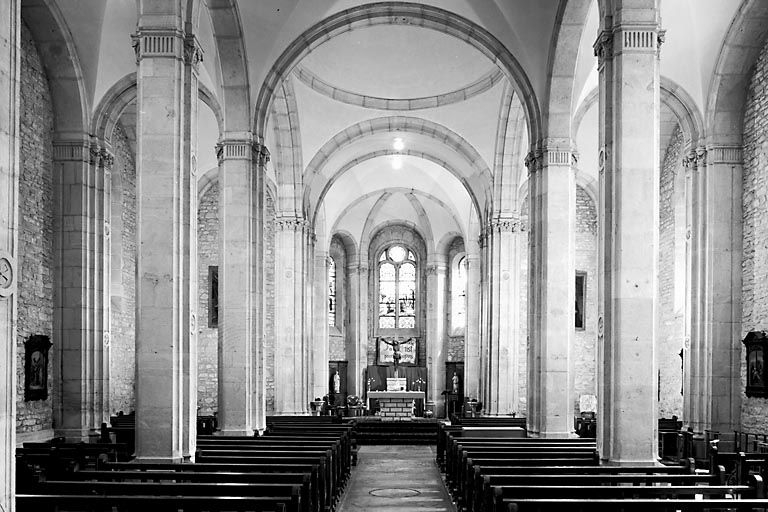 La nef et le choeur vus depuis l'entrée. © Région Bourgogne-Franche-Comté, Inventaire du patrimoine