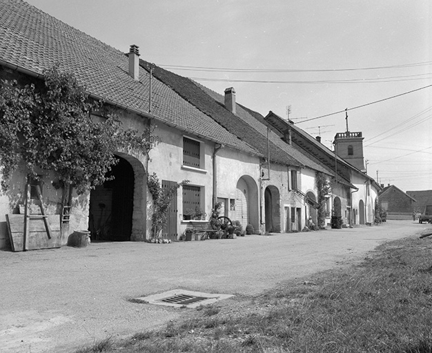 Fermes : façades sur rue. © Région Bourgogne-Franche-Comté, Inventaire du patrimoine