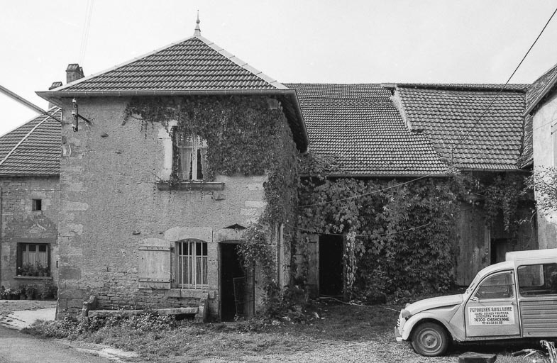 Ferme cadastrée 1958 C3 703 : façade antérieure. © Région Bourgogne-Franche-Comté, Inventaire du patrimoine