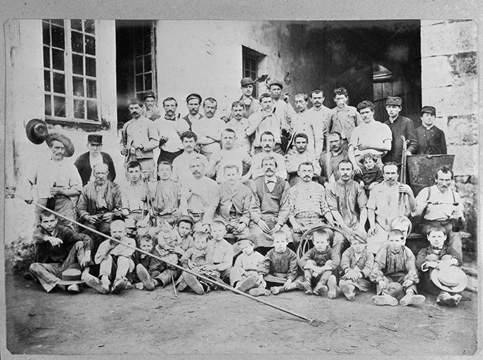 Les tréfileurs, limite 19e siècle 20e siècle. © Région Bourgogne-Franche-Comté, Inventaire du patrimoine Les tréfileurs, limite 19e siècle 20e siècle. © Région Bourgogne-Franche-Comté, Inventaire du patrimoine