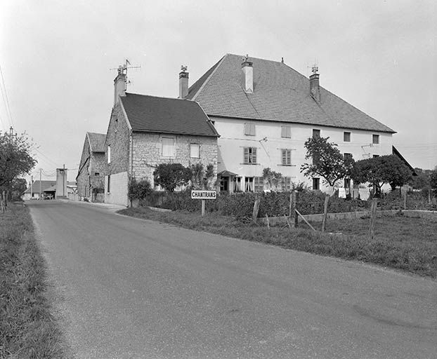 Vue d'ensemble depuis la RN 492. © Région Bourgogne-Franche-Comté, Inventaire du patrimoine