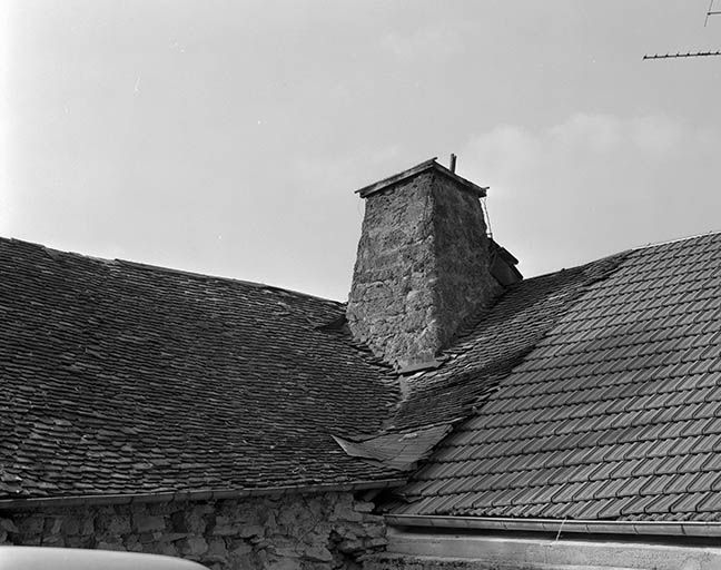 Maison située  rue de Jaubourg, cadastrée 1971 AC 66 : cheminée. © Région Bourgogne-Franche-Comté, Inventaire du patrimoine