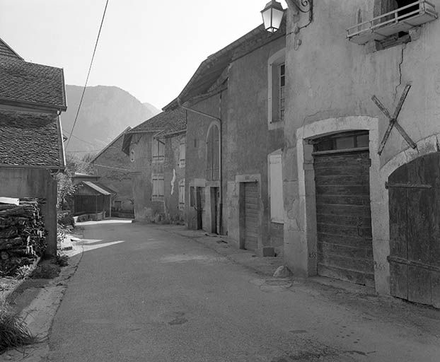Maisons située du côté impair de la rue Robert Dame. © Région Bourgogne-Franche-Comté, Inventaire du patrimoine