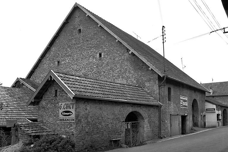 Façade antérieure vue de trois quarts gauche. © Région Bourgogne-Franche-Comté, Inventaire du patrimoine