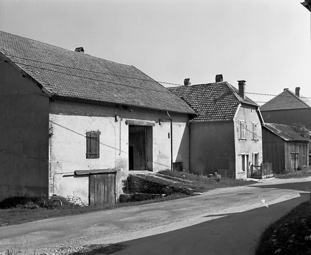 Vue d'ensemble depuis la rue. © Région Bourgogne-Franche-Comté, Inventaire du patrimoine Vue d'ensemble depuis la rue. © Région Bourgogne-Franche-Comté, Inventaire du patrimoine