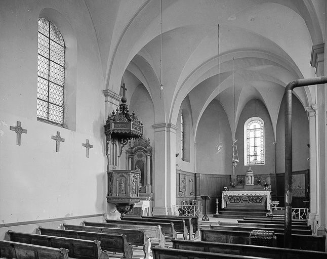 Intérieur : la nef et le choeur vus de trois quarts gauche depuis l'entrée. © Région Bourgogne-Franche-Comté, Inventaire du patrimoine Intérieur : la nef et le choeur vus de trois quarts gauche depuis l'entrée. © Région Bourgogne-Franche-Comté, Inventaire du patrimoine