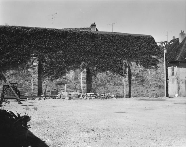 Vestiges du mur de l'église. © Région Bourgogne-Franche-Comté, Inventaire du patrimoine