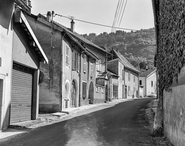 Maisons de la rue Haute : façades sur rue. © Région Bourgogne-Franche-Comté, Inventaire du patrimoine