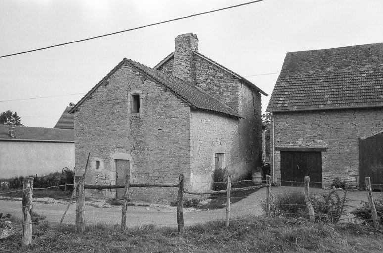 Façade postérieure et latérale droite. © Région Bourgogne-Franche-Comté, Inventaire du patrimoine