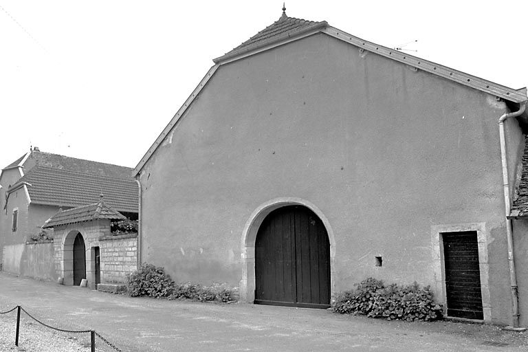 Vue d'ensemble depuis la rue. © Région Bourgogne-Franche-Comté, Inventaire du patrimoine