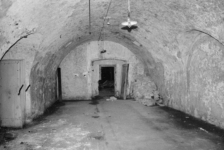 Cave en 1980. SRI. Enquête régionale sur les bâtiments industriels (1979-1981). © Région Bourgogne-Franche-Comté, Inventaire du patrimoine