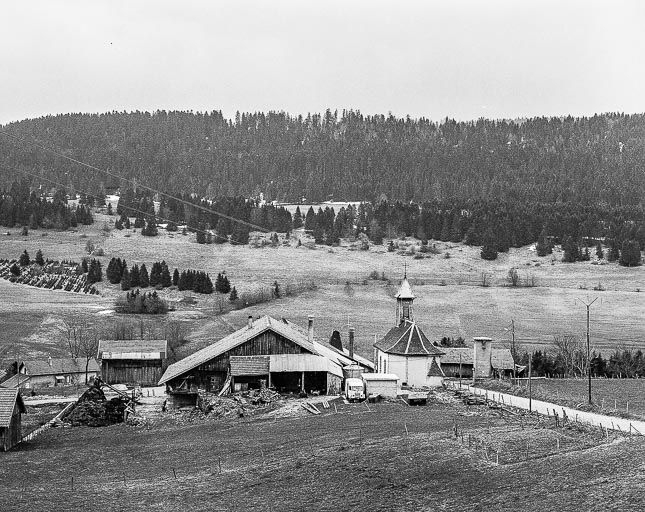 La chapelle vue dans son site. © Région Bourgogne-Franche-Comté, Inventaire du patrimoine