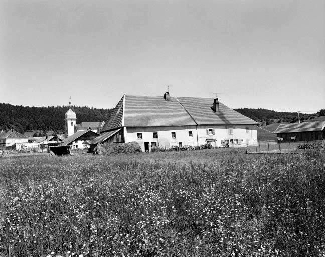 Vue d'ensemble dans le village. © Région Bourgogne-Franche-Comté, Inventaire du patrimoine
