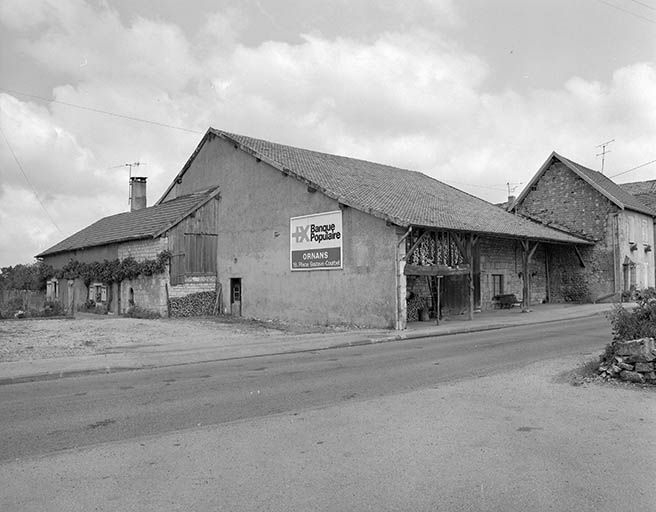 Vue générale de trois quarts gauche. © Région Bourgogne-Franche-Comté, Inventaire du patrimoine