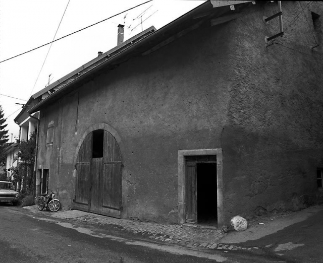Façade antérieure de trois quarts droit. © Région Bourgogne-Franche-Comté, Inventaire du patrimoine