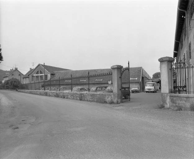 Ateliers en rez-de-chaussée depuis le sud en 1981. © Région Bourgogne-Franche-Comté, Inventaire du patrimoine