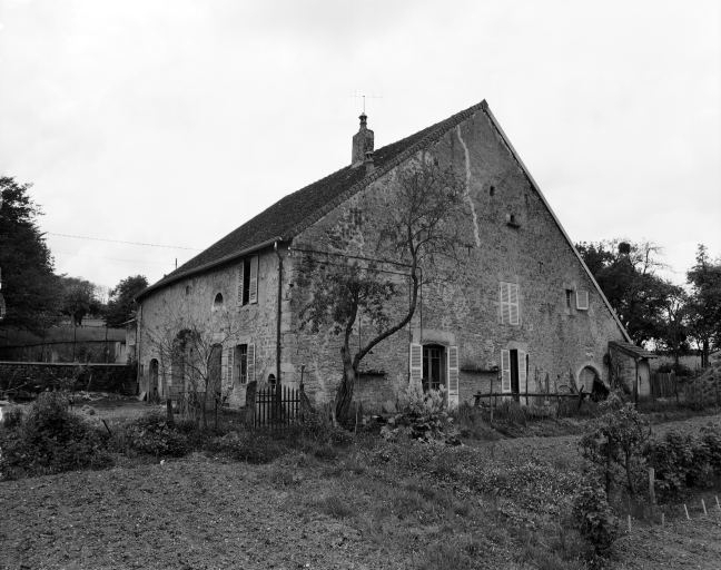 Façades antérieure et latérale droite. © Région Bourgogne-Franche-Comté, Inventaire du patrimoine