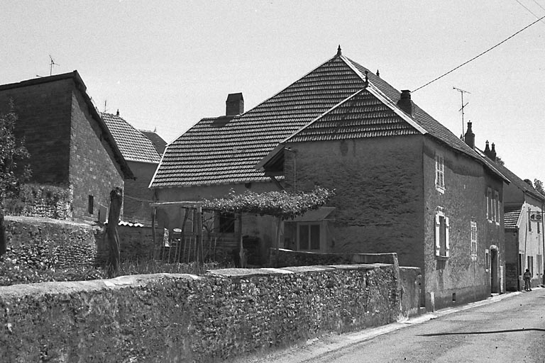 Vue d'ensemble de l'habitation. © Région Bourgogne-Franche-Comté, Inventaire du patrimoine