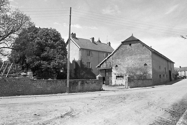 Ferme dissociée avec cour fermée. © Région Bourgogne-Franche-Comté, Inventaire du patrimoine