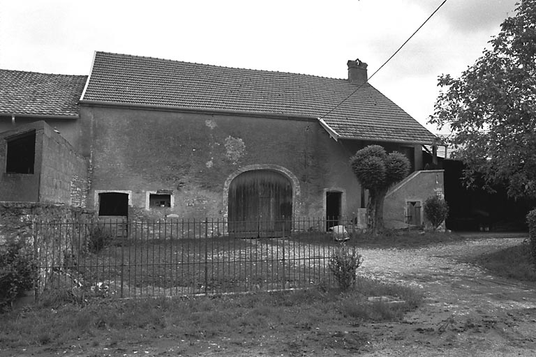 Façade antérieure sur cour. © Région Bourgogne-Franche-Comté, Inventaire du patrimoine