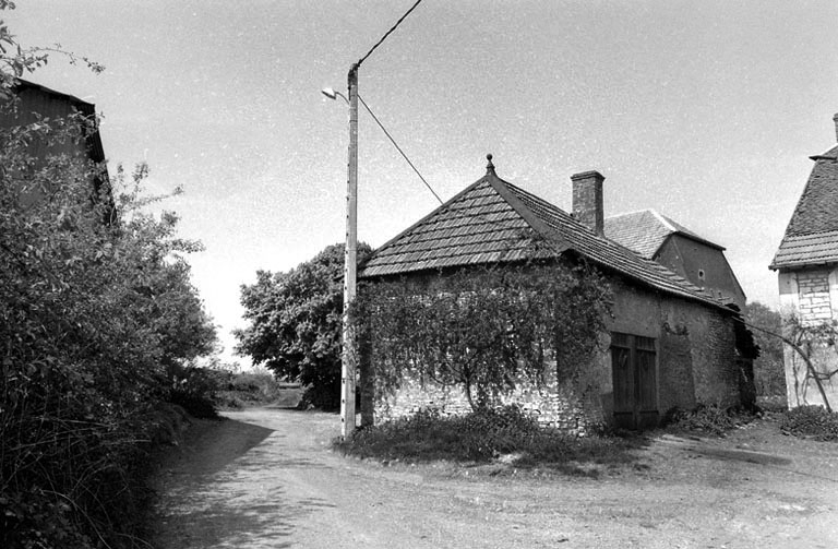 Ferme cadastrée 1941 A6 750, située rue Vierge de Chevigney : vue de la remise. © Région Bourgogne-Franche-Comté, Inventaire du patrimoine