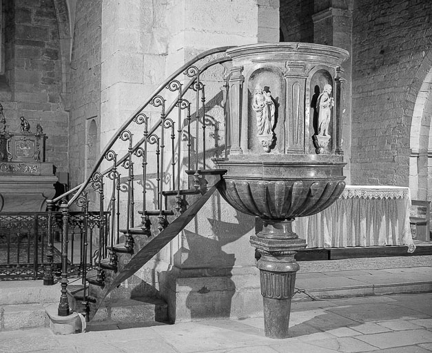 Vue d'ensemble avec la rampe d'escaliers. © Région Bourgogne-Franche-Comté, Inventaire du patrimoine