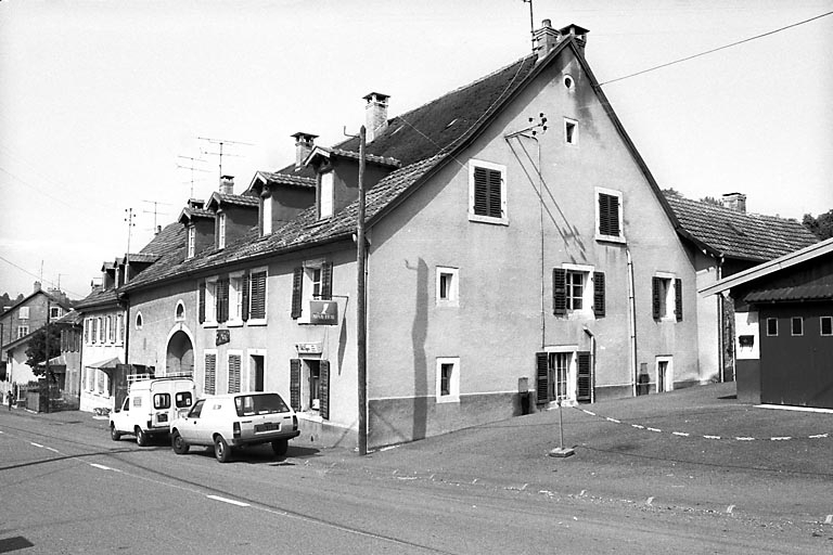 Vue d'ensemble de trois quarts droit. © Région Bourgogne-Franche-Comté, Inventaire du patrimoine