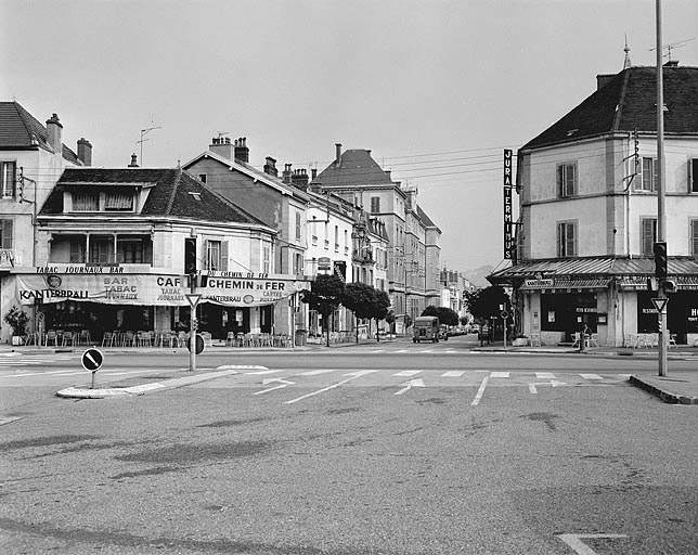 Carrefour devant la gare. © Région Bourgogne-Franche-Comté, Inventaire du patrimoine
