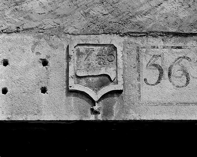 Maison, 20 rue de la Comédie : linteau de porte daté. © Région Bourgogne-Franche-Comté, Inventaire du patrimoine