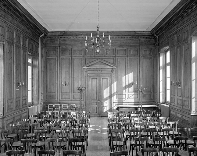 Ancienne salle du Tribunal, vue depuis l'abside. © Région Bourgogne-Franche-Comté, Inventaire du patrimoine