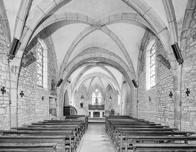 Intérieur : nef et choeur. © Région Bourgogne-Franche-Comté, Inventaire du patrimoine