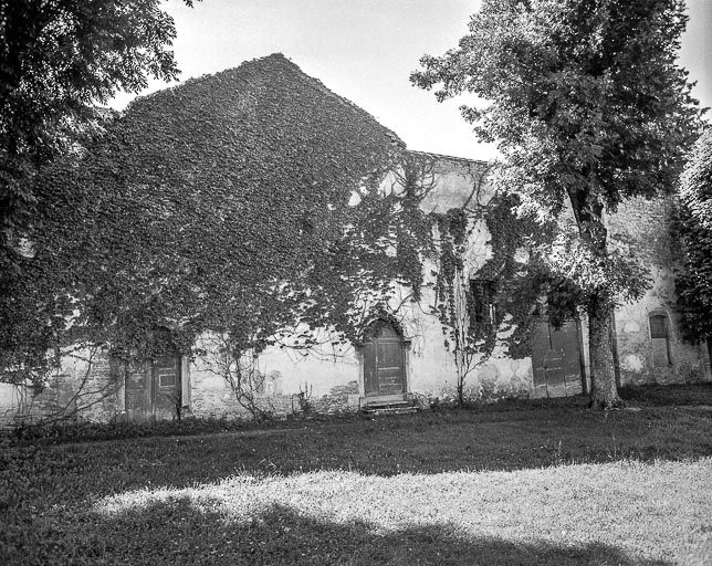 Elevation feinte sur le mur d'enceinte de la cour. © Région Bourgogne-Franche-Comté, Inventaire du patrimoine
