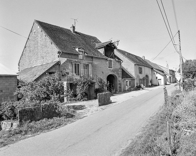 Vue générale de trois quarts. © Région Bourgogne-Franche-Comté, Inventaire du patrimoine