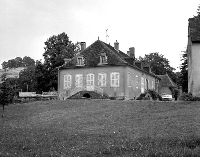 Façade droite du logis. © Région Bourgogne-Franche-Comté, Inventaire du patrimoine