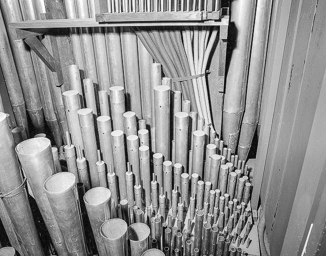 Tuyauterie du grand orgue vue de trois quarts droit. © Région Bourgogne-Franche-Comté, Inventaire du patrimoine