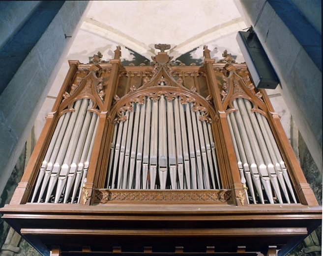 Vue générale de trois quarts droit en contre-plongée. © Région Bourgogne-Franche-Comté, Inventaire du Patrimoine
