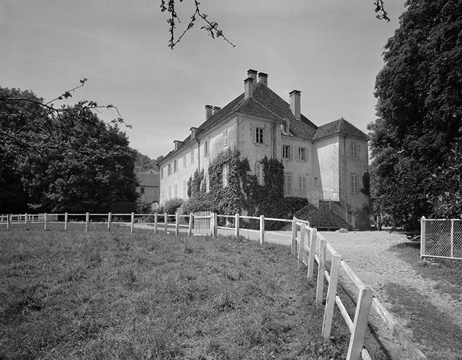 Logis : façades nord et ouest. © Région Bourgogne-Franche-Comté, Inventaire du patrimoine