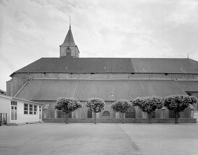 Eglise, vue générale de la façade latérale gauche. © Région Bourgogne-Franche-Comté, Inventaire du patrimoine