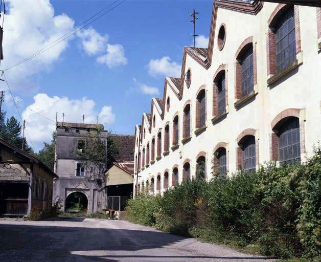 Entrée : tour de l'ancien château. © Région Bourgogne-Franche-Comté, Inventaire du Patrimoine